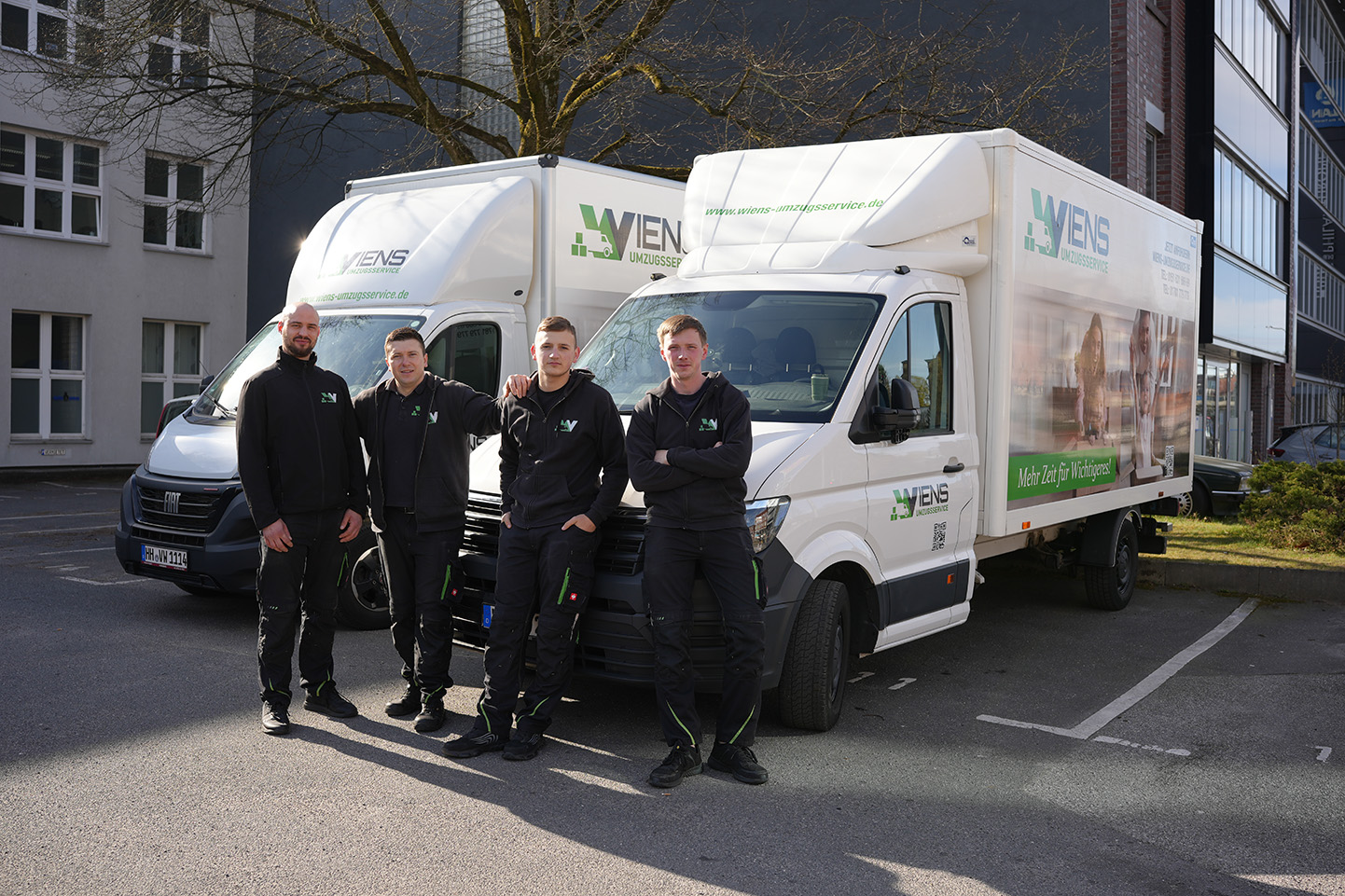 Ladoda & Wiens Umzugsservice GbR Team mit Fahrzeugen