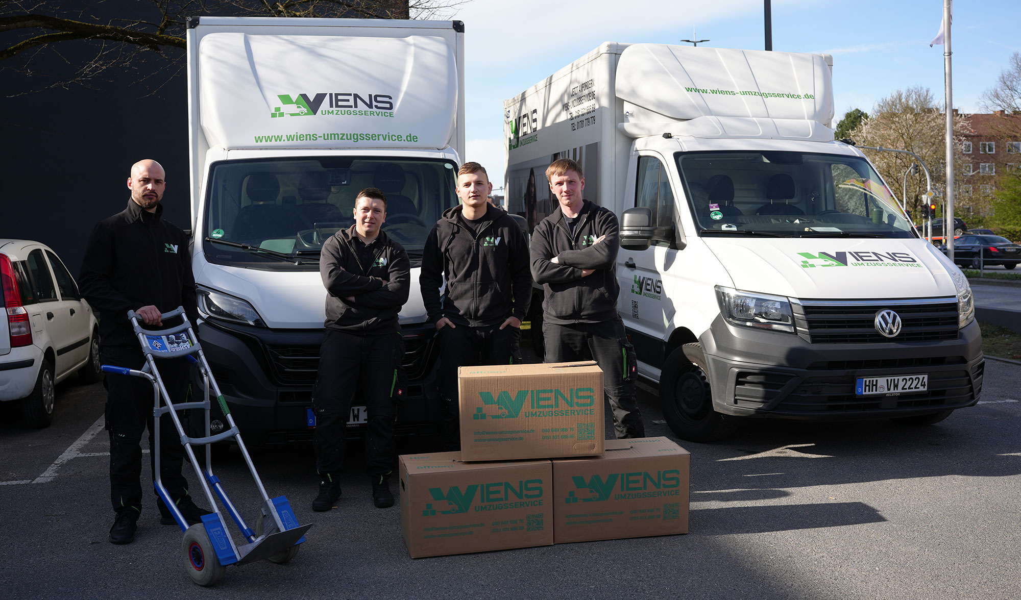 Ladoda & Wiens Umzugsservice GbR Team mit Fahrzeugen